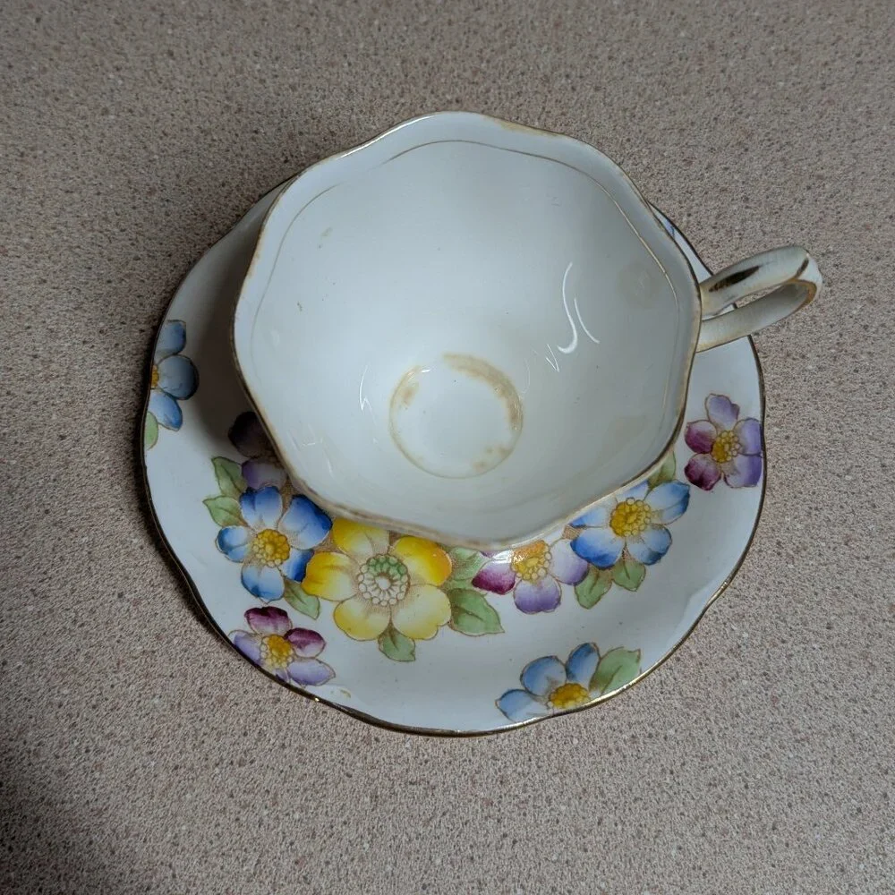 Royal Albert Floral Teacup & Saucer Set - Picture 2 of 11